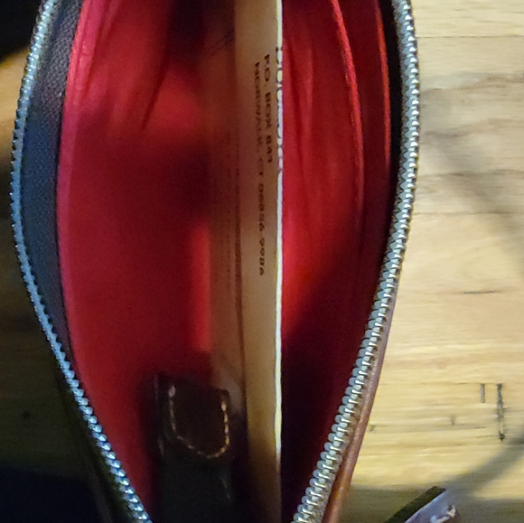 Dooney and Bourke slim large leather wristlet - Picture 4 of 6